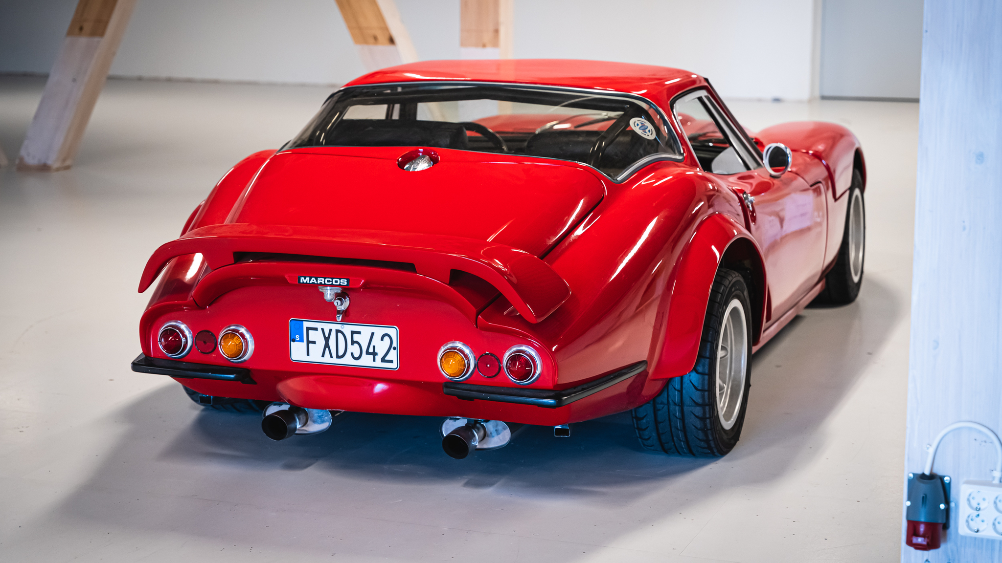 Exteriörbild på 1970 Marcos GT (10)