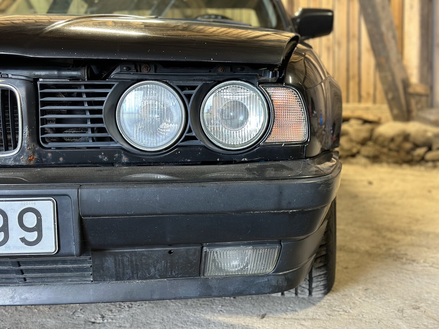 Exteriörbild på 1988 BMW 535i