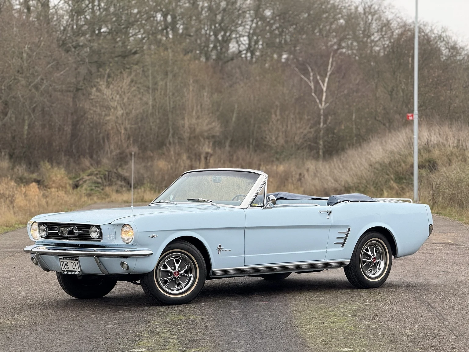 Exteriörbild på 1966 Ford Mustang Convertible 289 V8 (1)