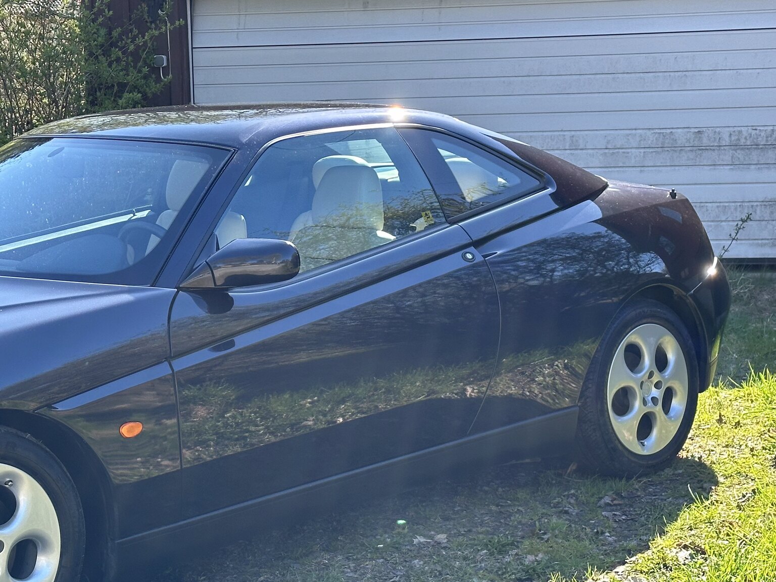 Exterior image of 1997 Alfa Romeo GTV 3.0