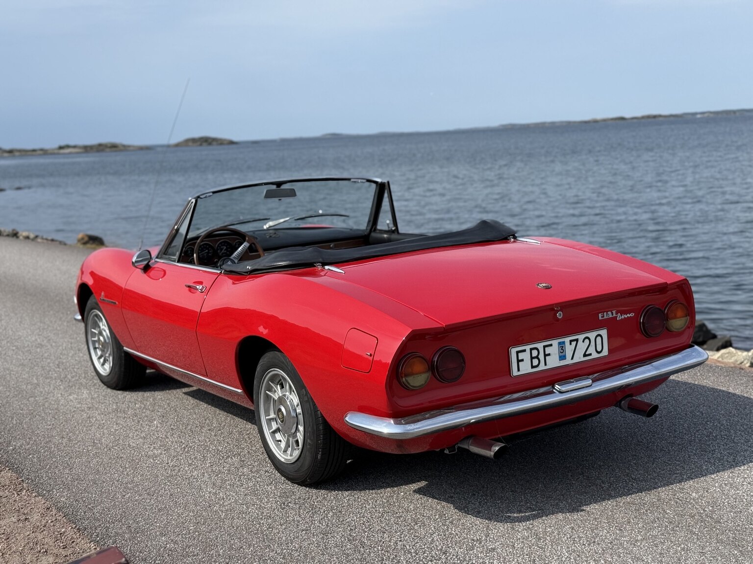 Exterior image of 1968 Fiat Dino Spider