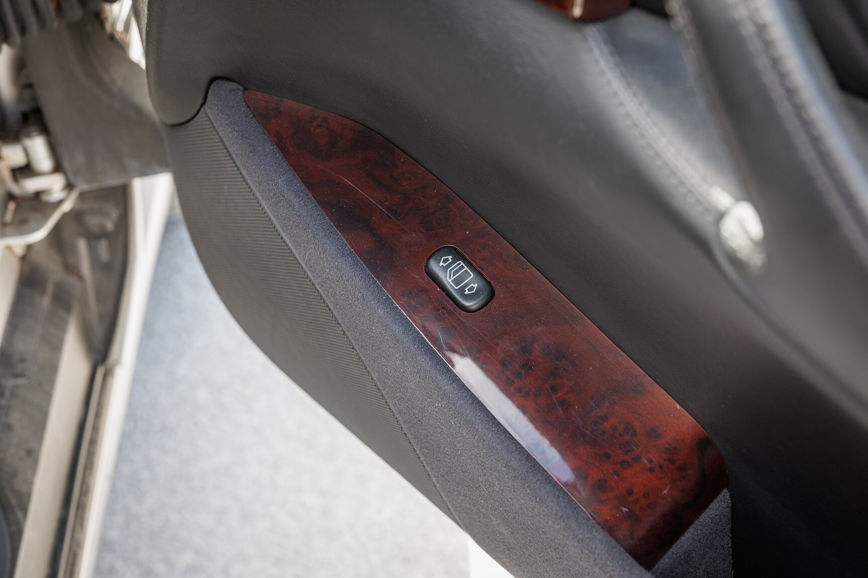 Interior image of 2000 Mercedes-Benz CL600