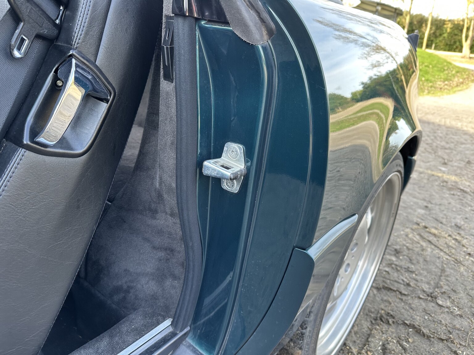 Interior image of 1995 Mercedes-Benz SL 500