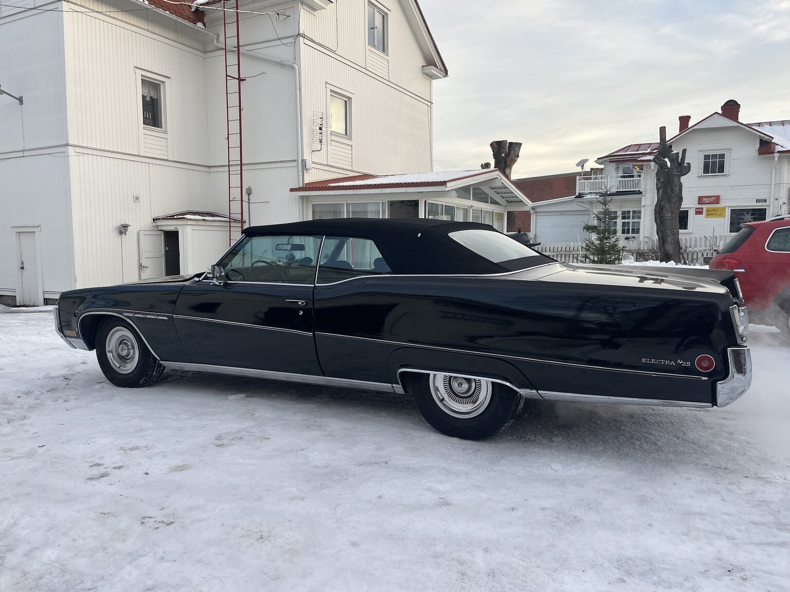 Exterior image of 1970 Buick Electra 225