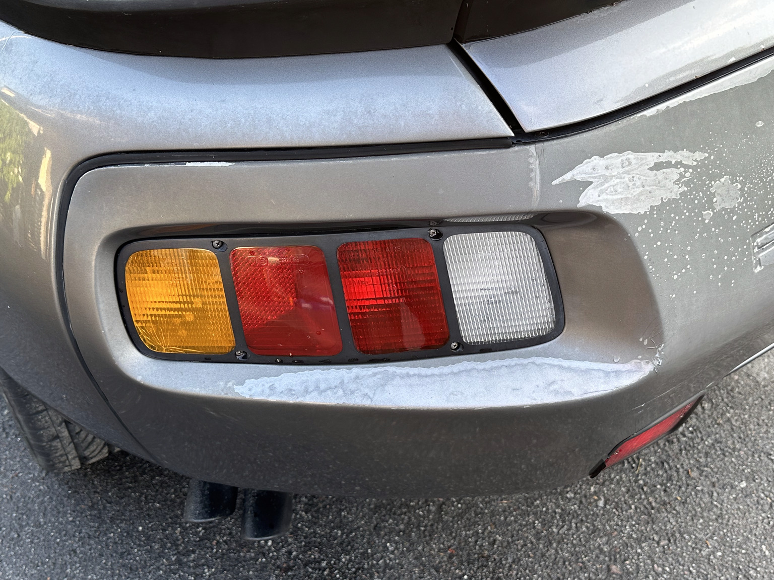 Exterior image of 1985 Porsche 928 (24)