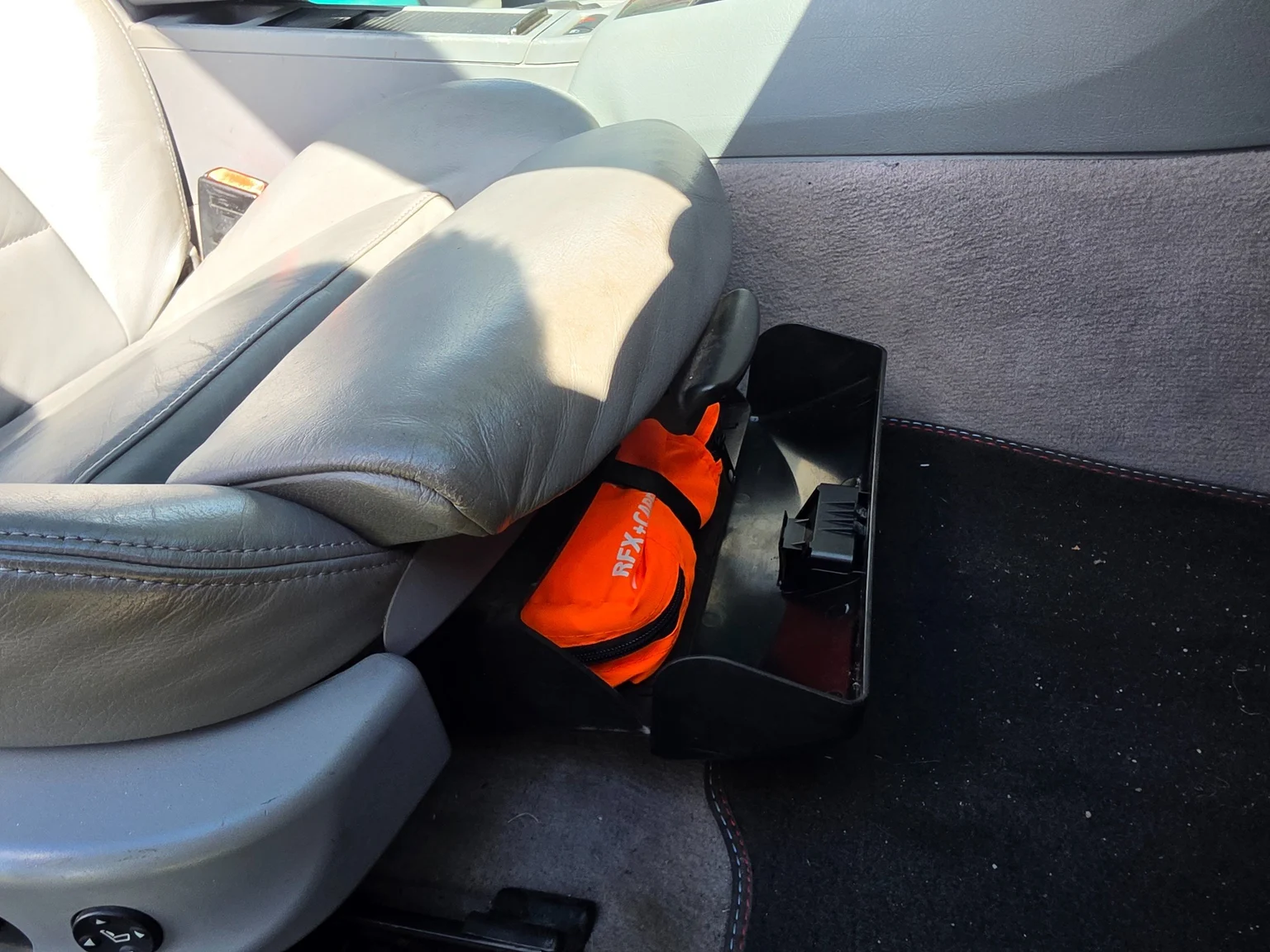 Innenraumfoto von 2002 BMW 330Ci Convertible (51)