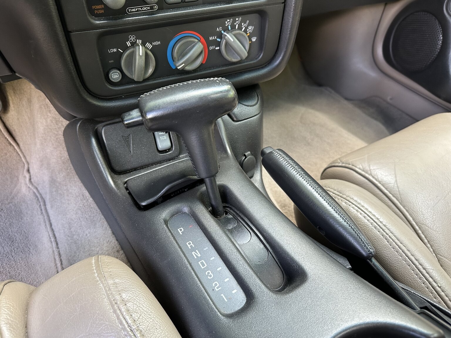 Interior image of 2000 Pontiac TransAm Firebird (15)