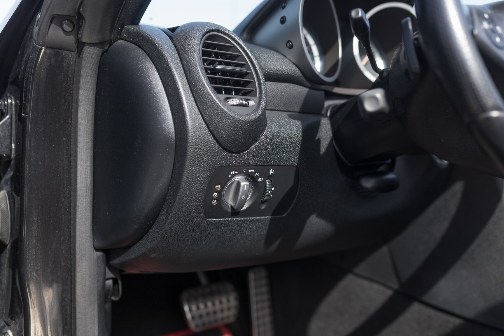 Innenraumfoto von 2010 Mercedes-Benz SLK 200 Kompressor (14)