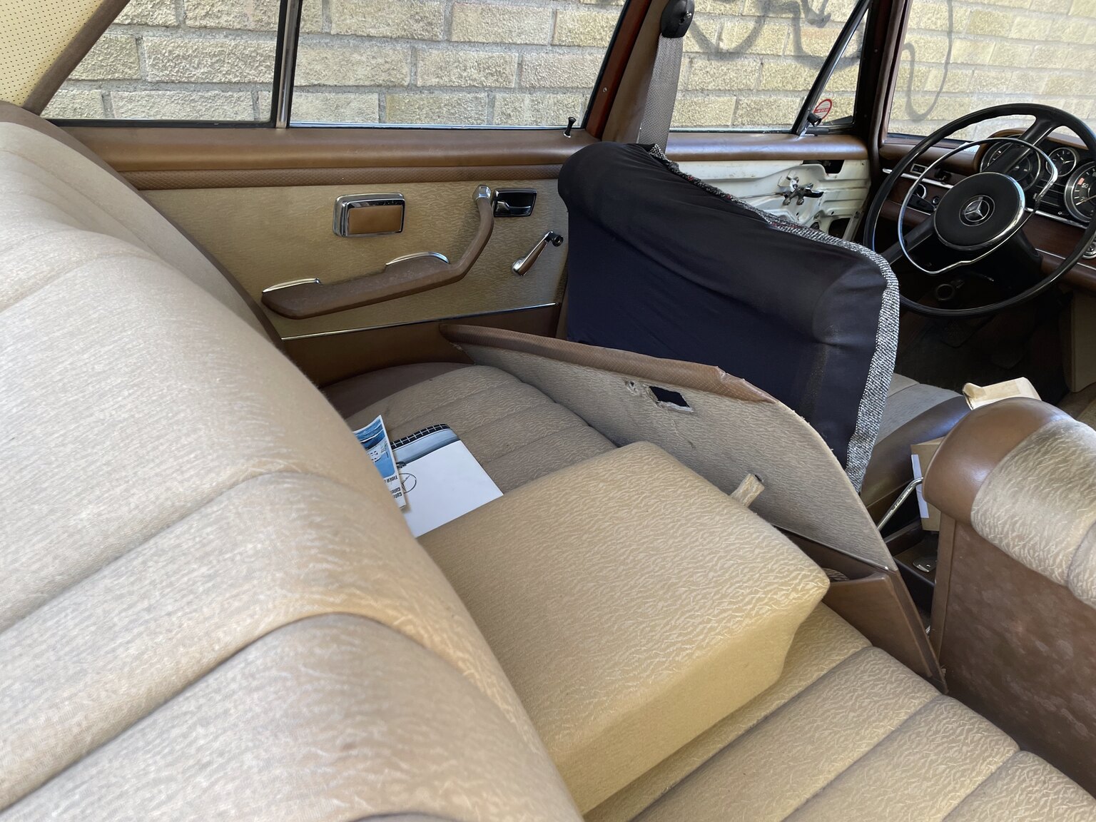 Interior image of 1966 Mercedes-Benz 250s