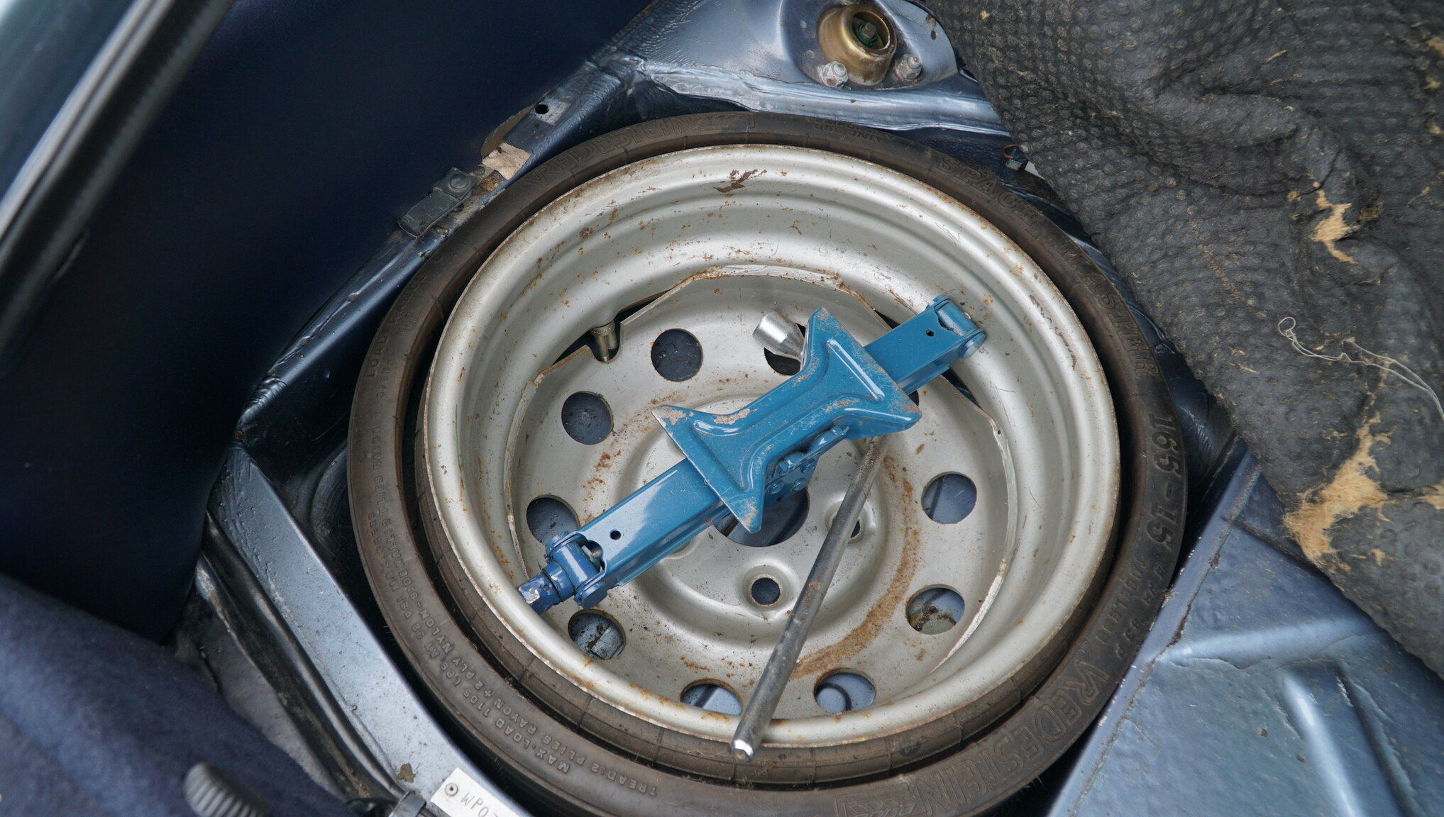 Interior image of 1983 Porsche 928S (57)