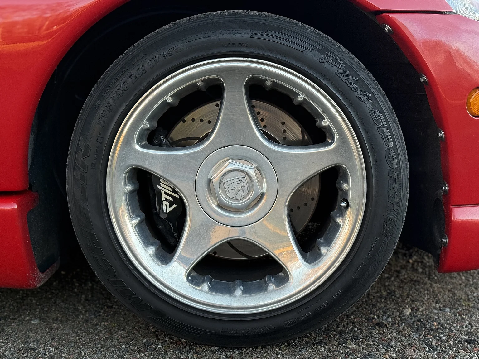 Exteriörbild på 1994 Chrysler Viper (21)