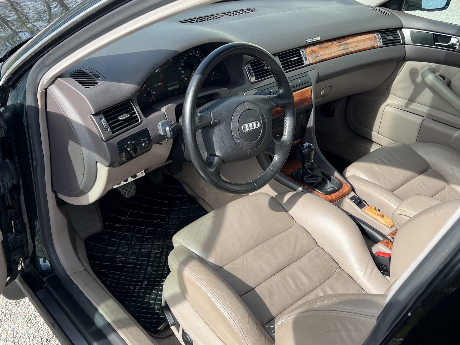 Interior image of 1998 Audi A6 Avant 1.8T
