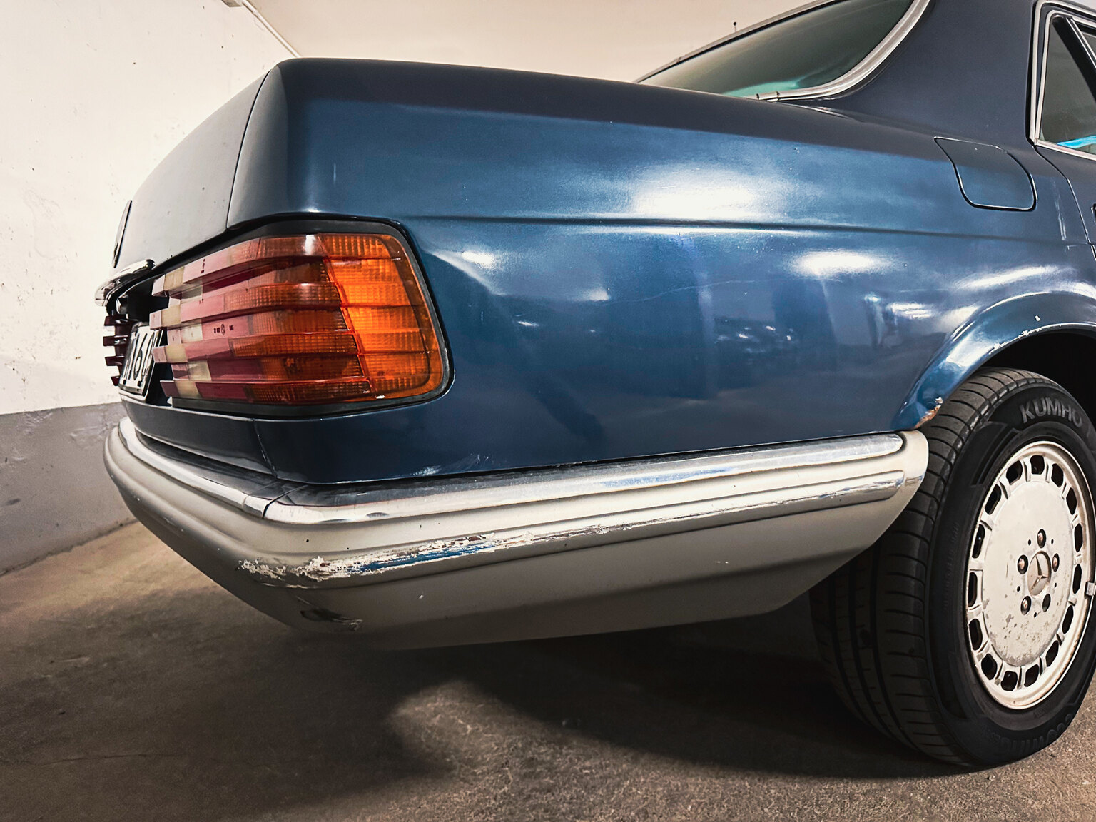 Exterior image of 1985 Mercedes-Benz 500 SEL