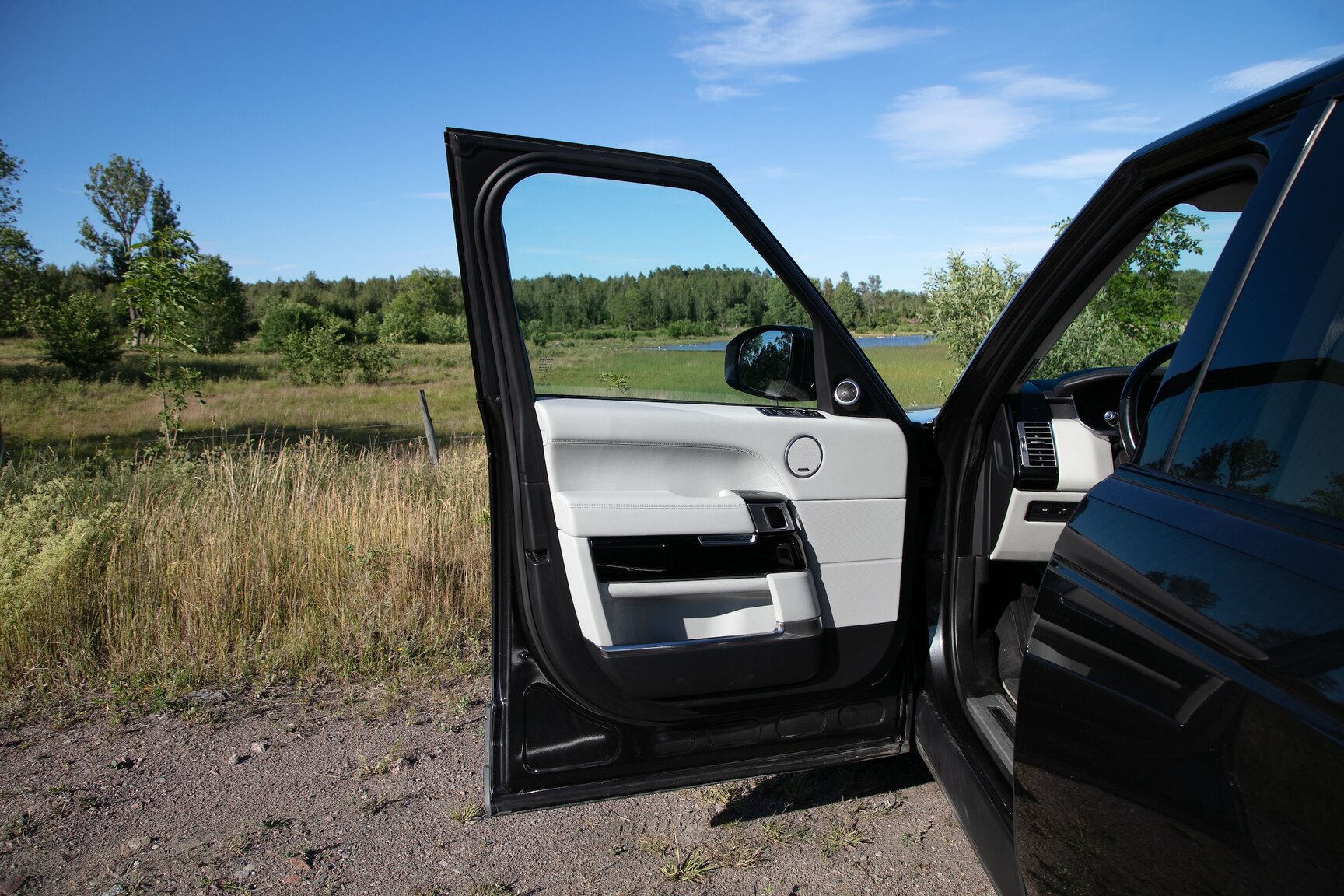 Interior image of 2014 Land Rover Range Rover 5.0 V8 Autobiography 