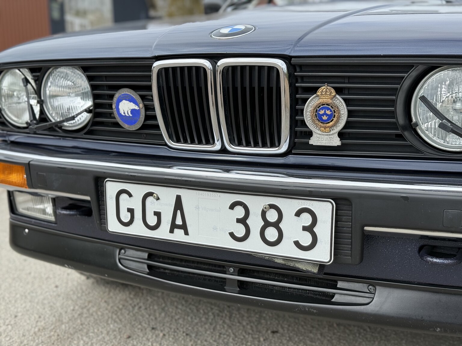 Exterior image of 1987 BMW 325i Convertible