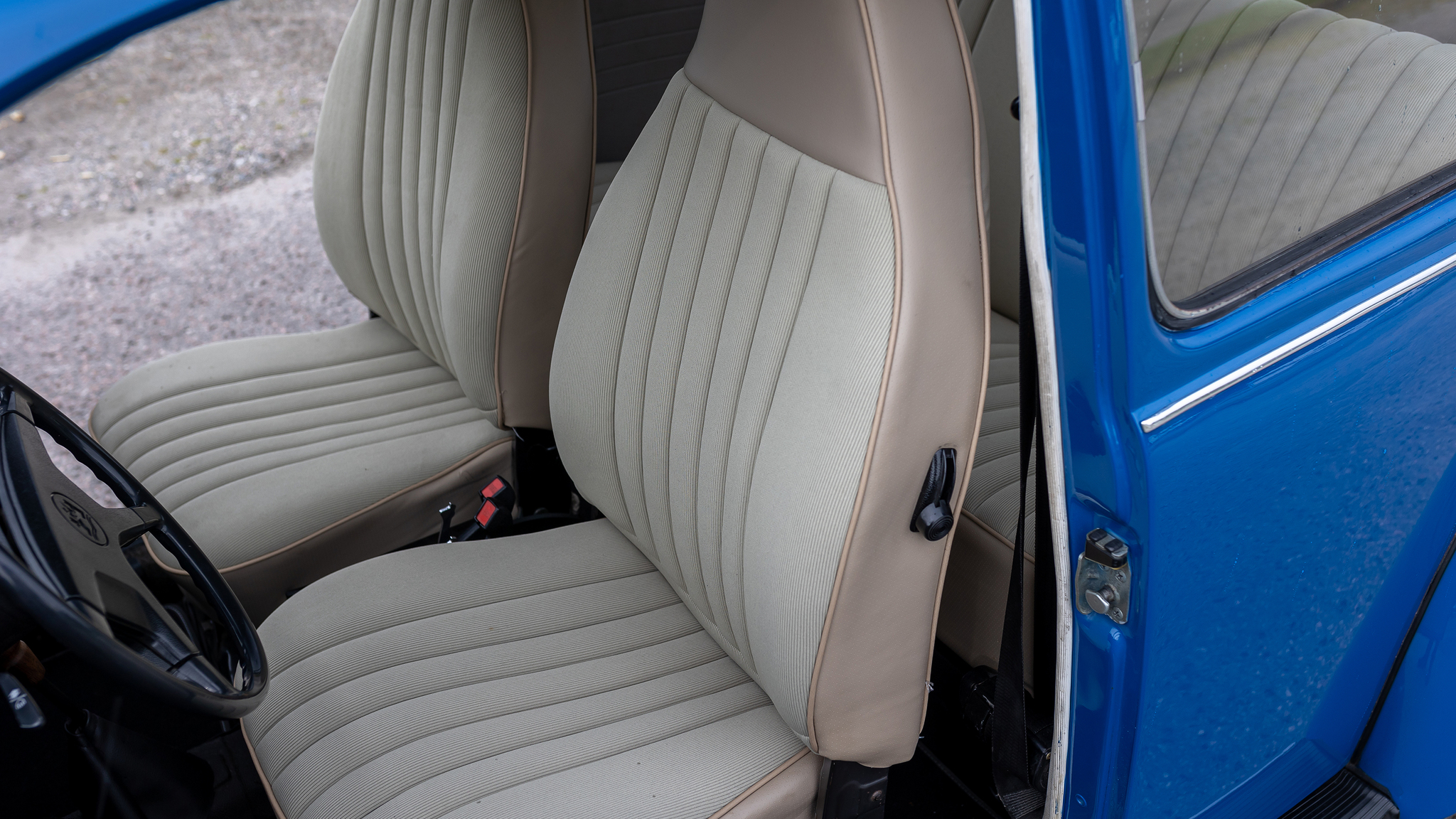 Interior image of 1973 Volkswagen Beetle 1303S 1600 (2)