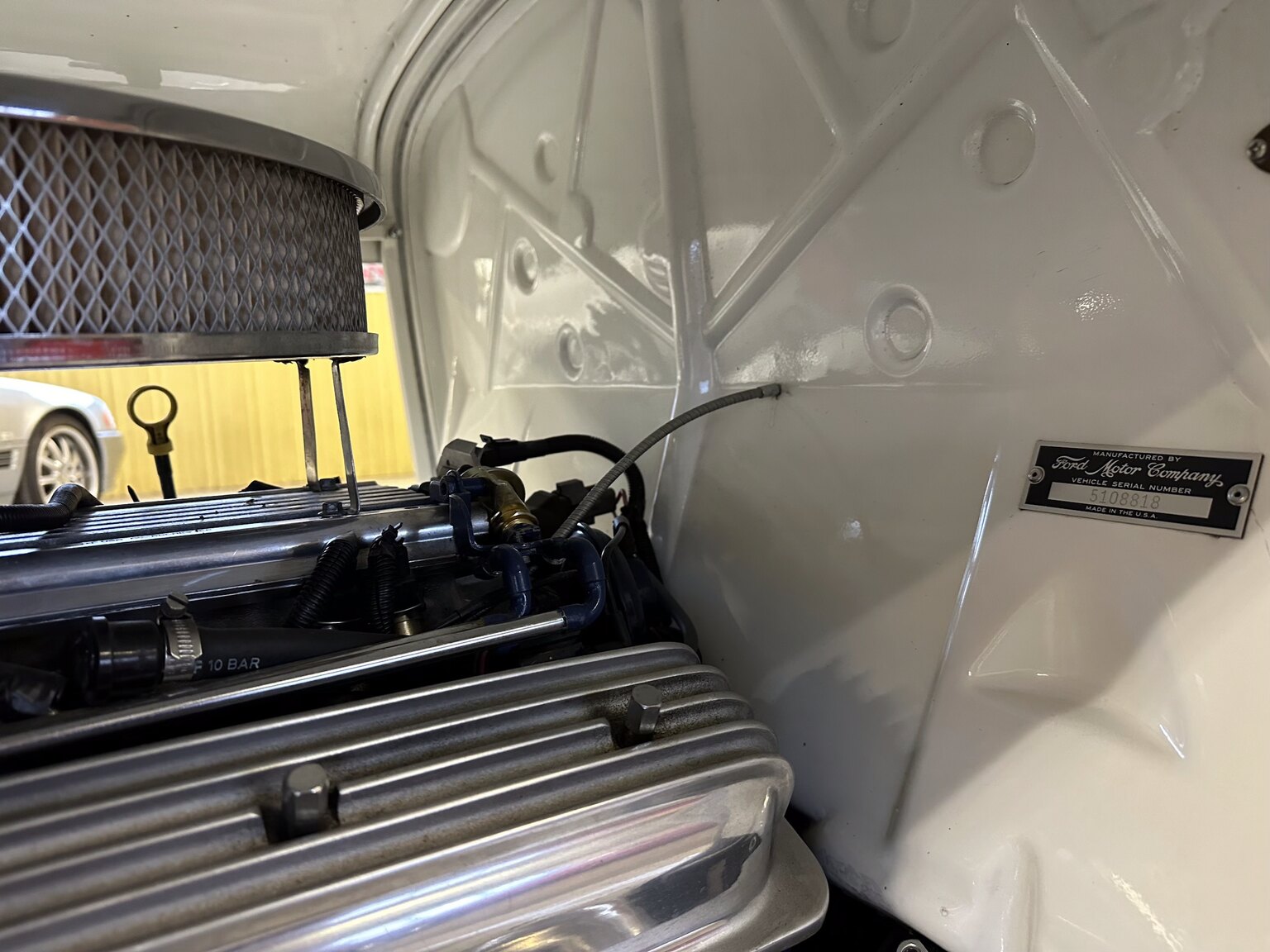 Image of 1932 Custom Ford Rod White Ice mechanics