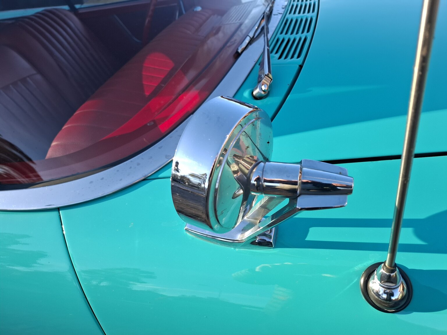 Exterior image of 1961 Chrysler Newport Cabriolet