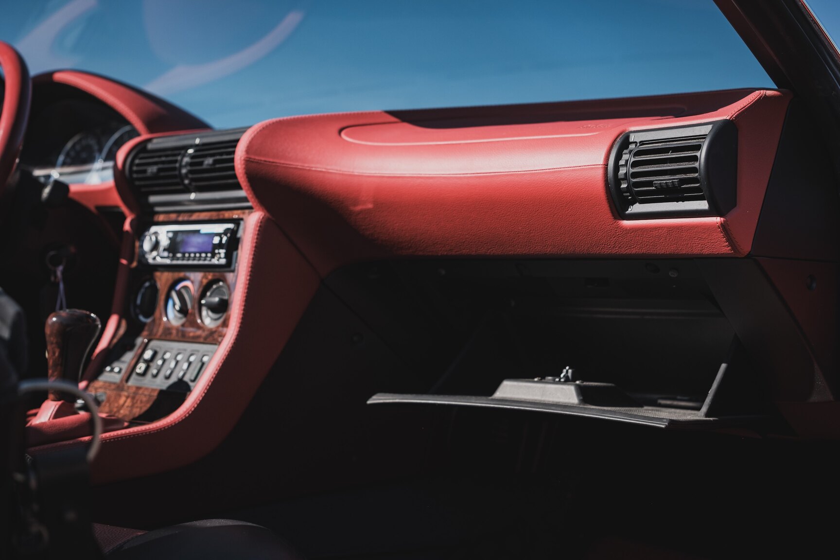 Interior image of 1999 BMW Z3 2.8i Roadster
