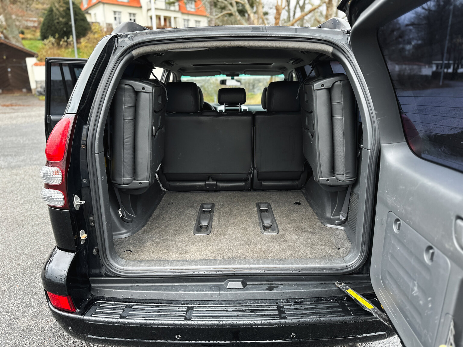Interior image of 2004 Toyota Land Cruiser