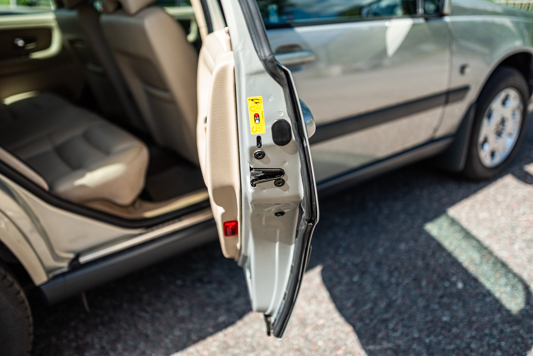 Interior image of 2000 Volvo V70 XC 2.4 T AWD 