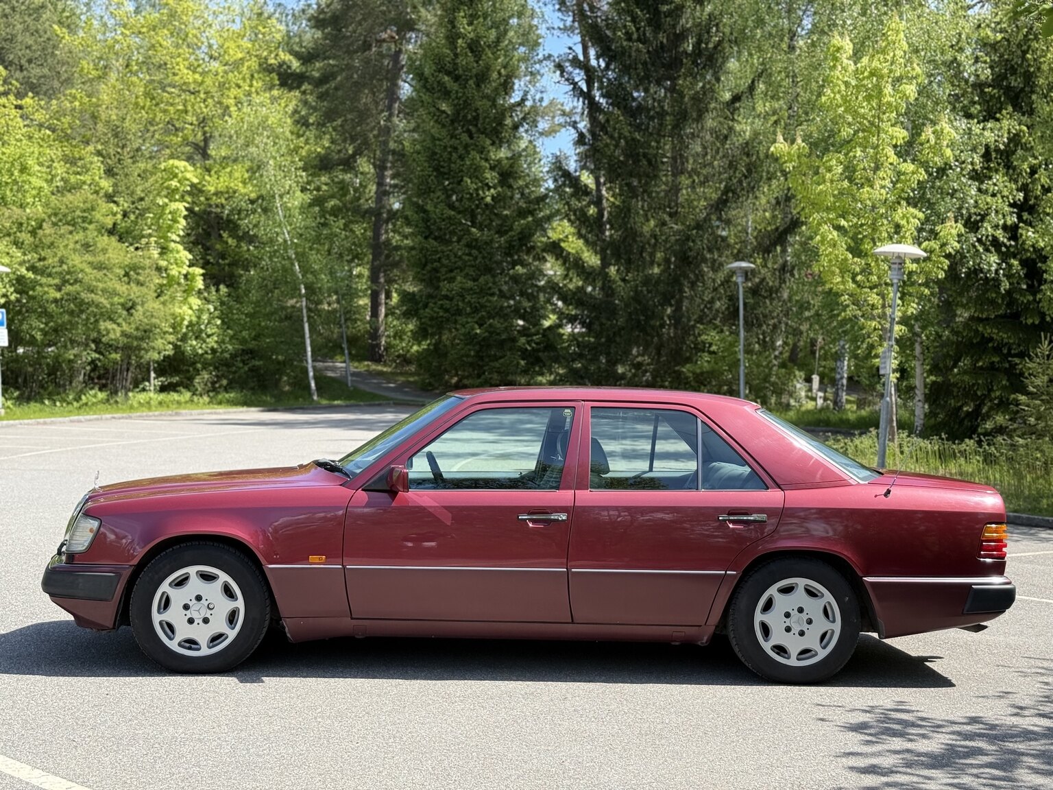 Exterior image of 1991 Mercedes-Benz 300 E-24
