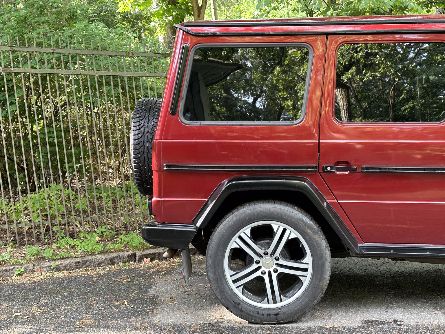 Exteriörbild på 1986 Mercedes 280 GE (15)