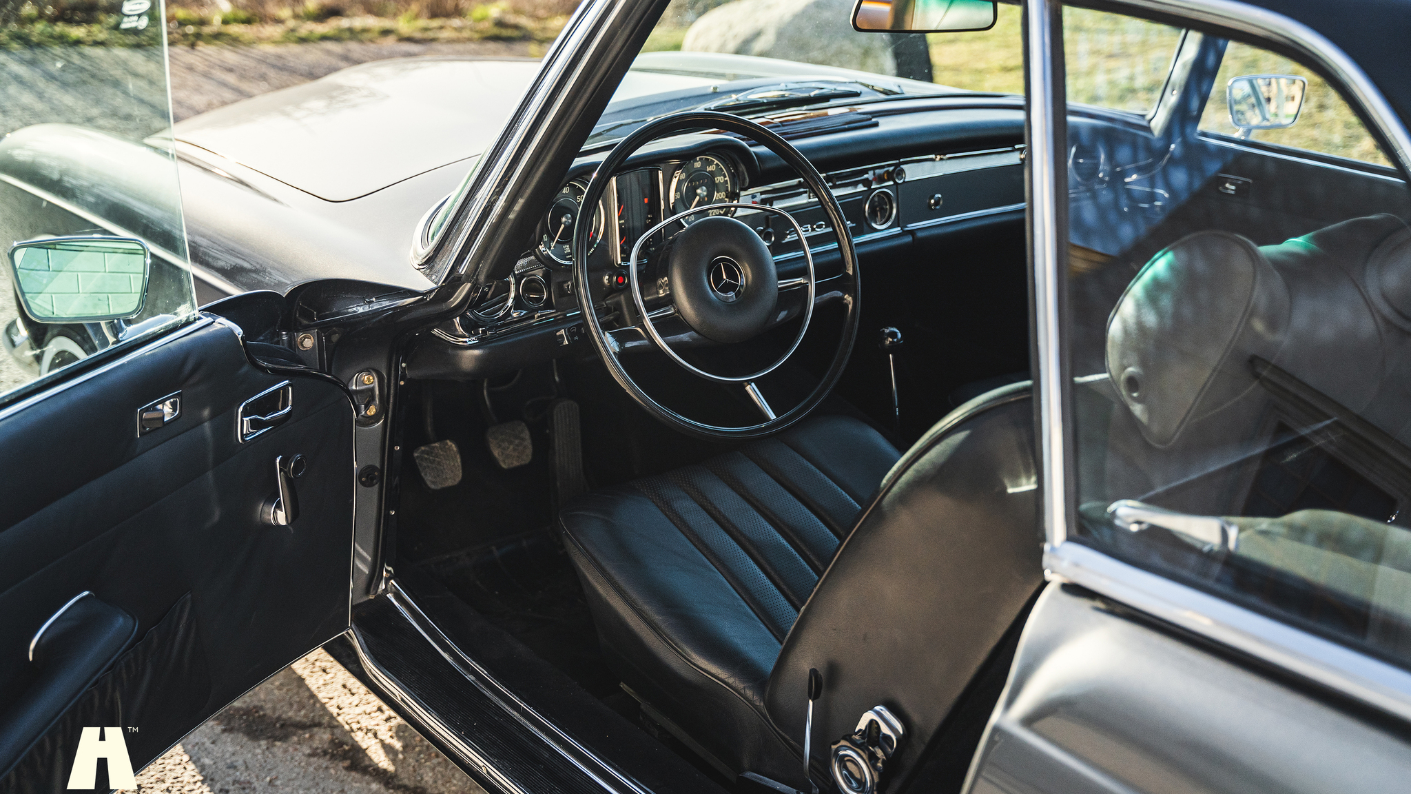 Interiörbild 1970 Mercedes 280 SL Pagoda (2)