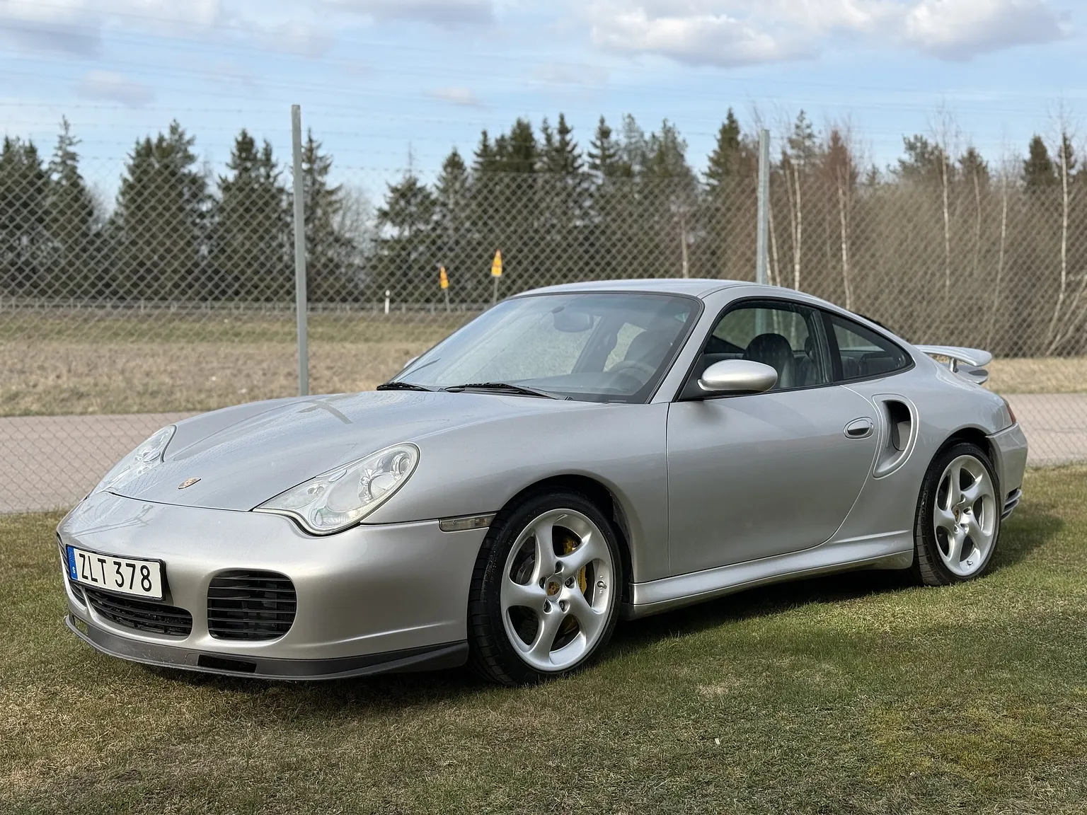 Exteriörbild på 2005 Porsche 996 Turbo S (2)