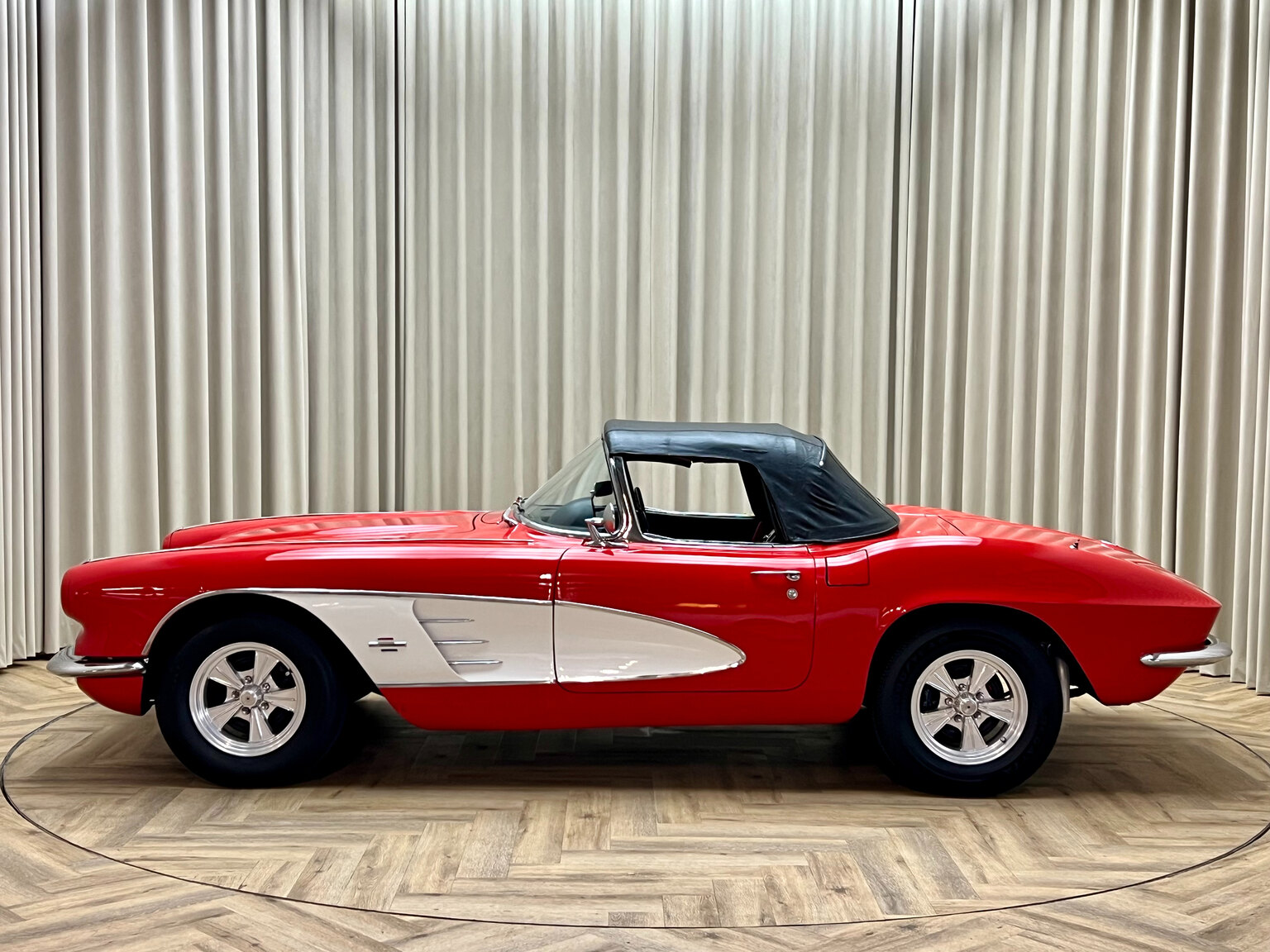 Exterior image of 1960 Chevrolet Corvette C1