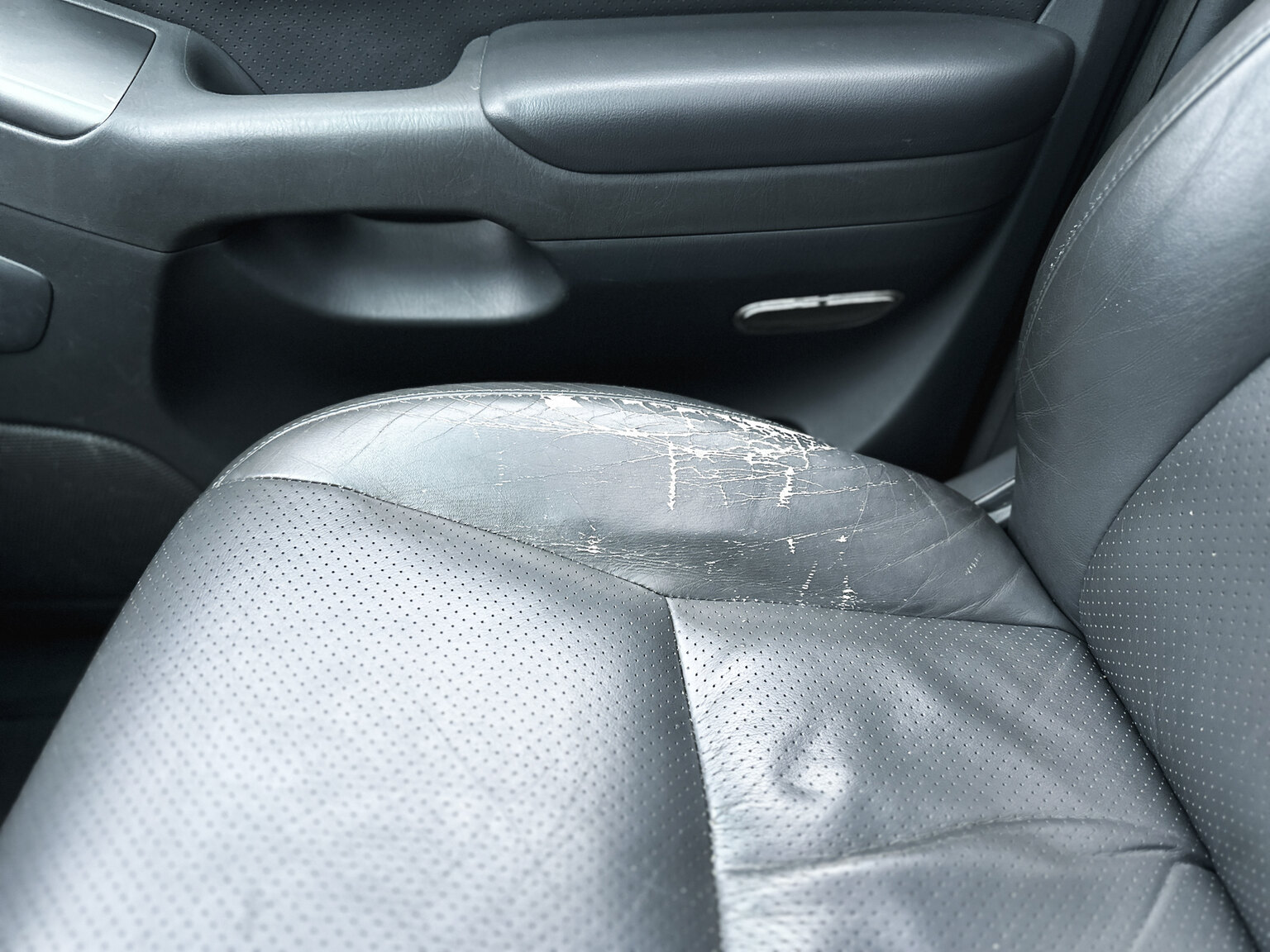 Interior image of 2004 Toyota Land Cruiser