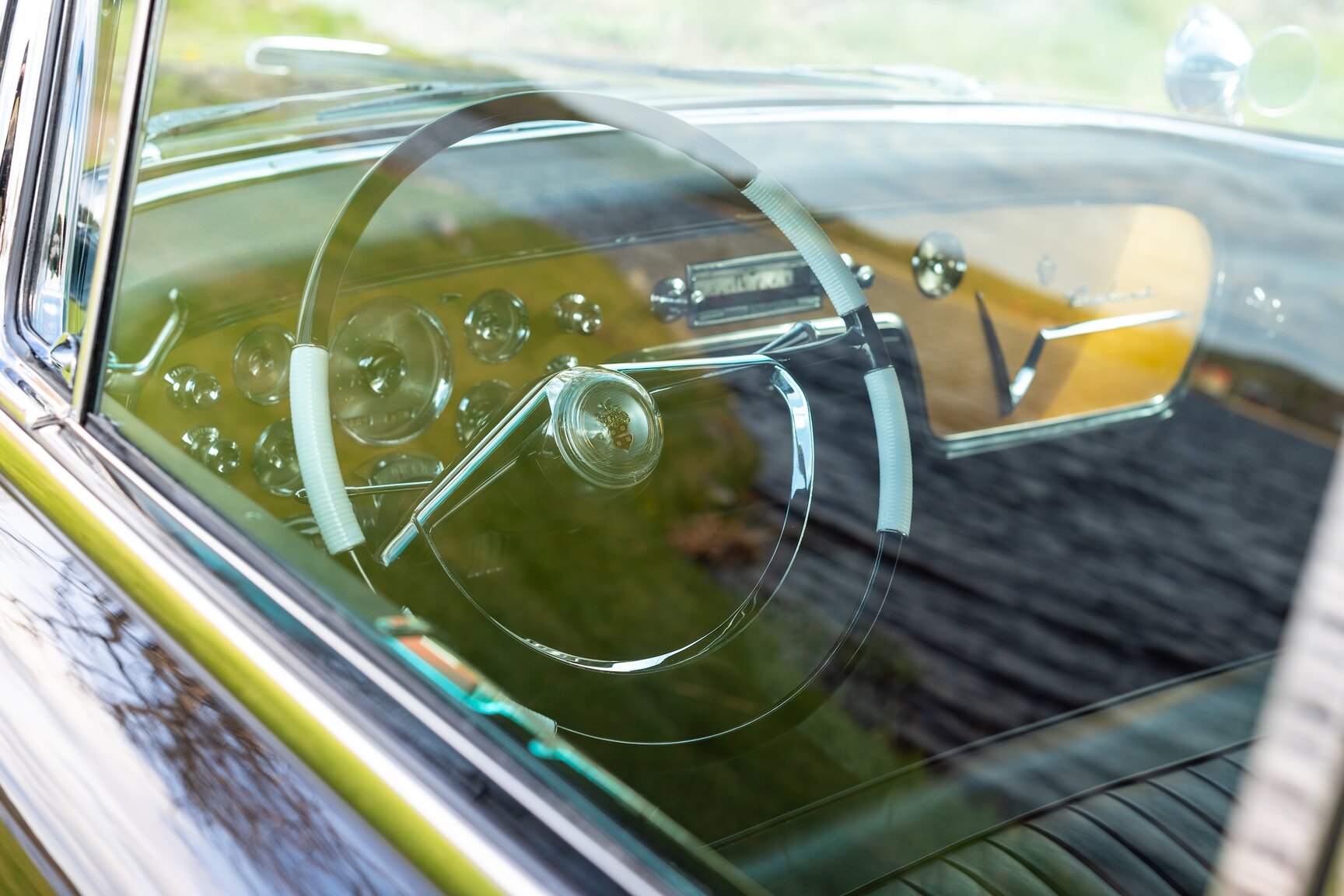 Exterior image of 1955 Packard Caribbean Cabriolet  (44)