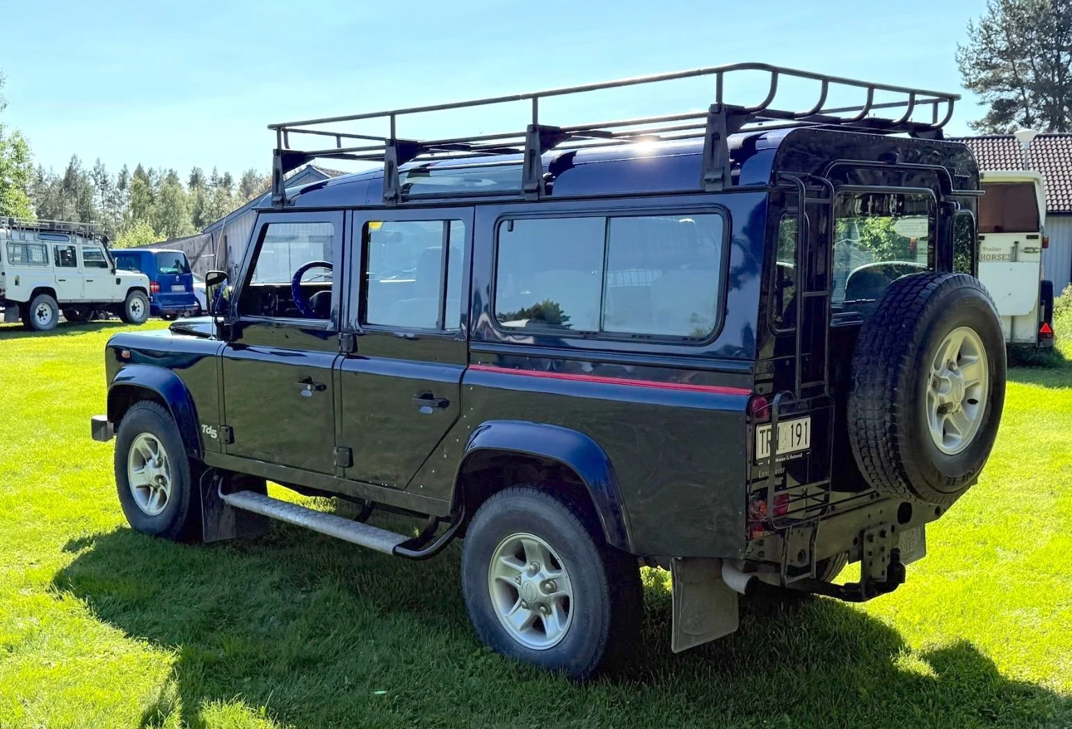 Aussenfoto 2002 Land Rover Defender 110 Kombi Td5 (16)