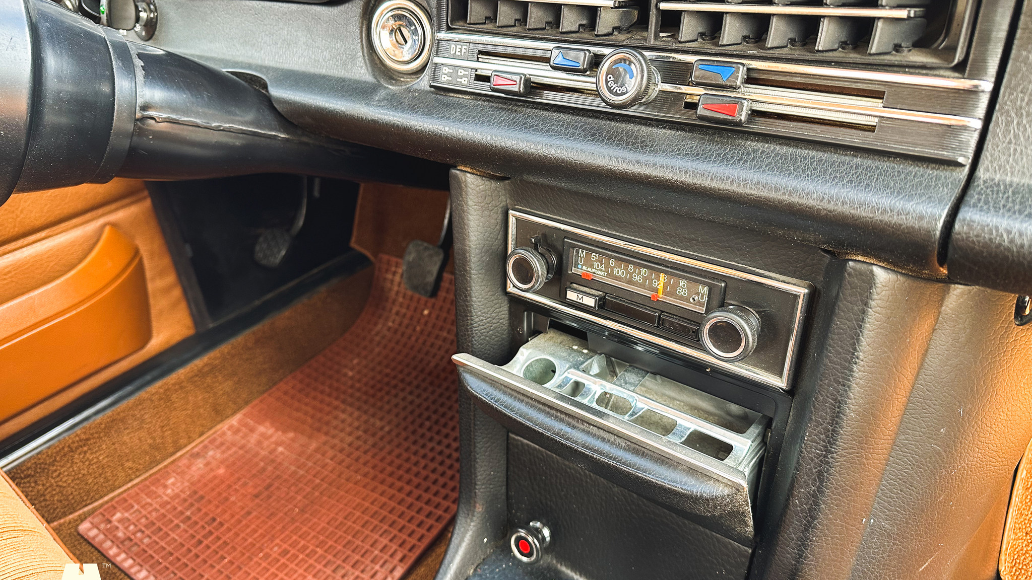 Innenraumfoto von 1972 Mercedes-Benz 200