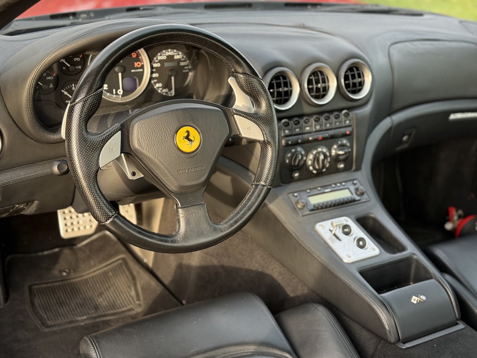 Interiörbild 2003 Ferrari 575M Maranello