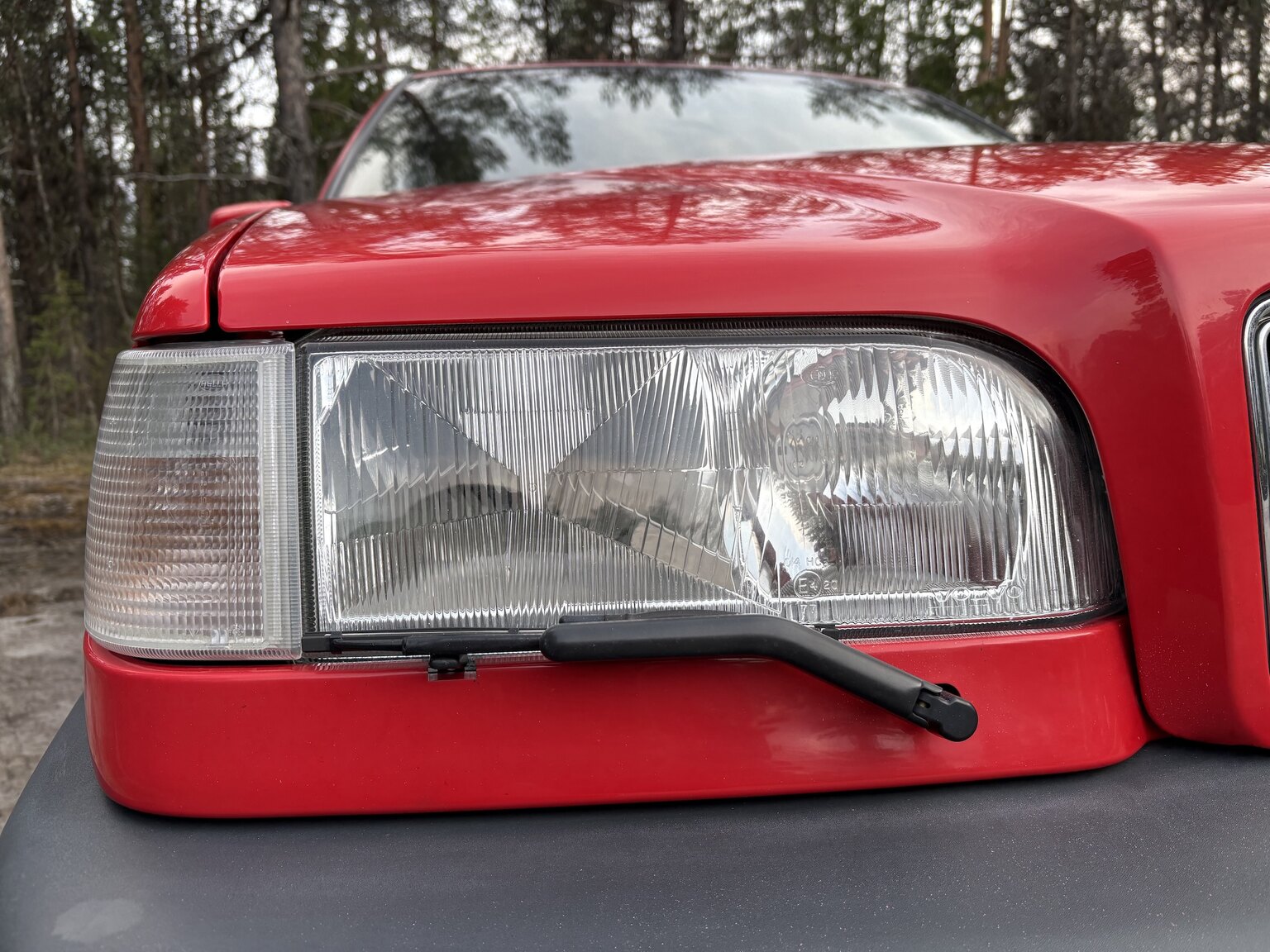 Exterior image of 1996 Volvo 850 R