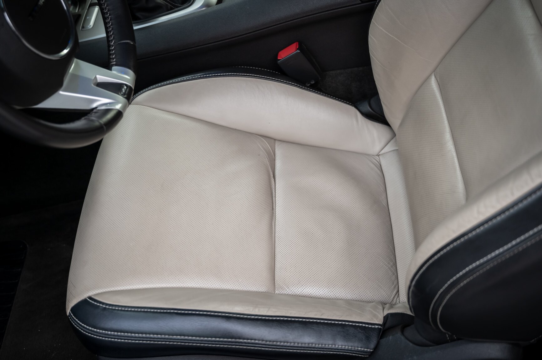 Innenraumfoto von 2010 Chevrolet Camaro SS (35)