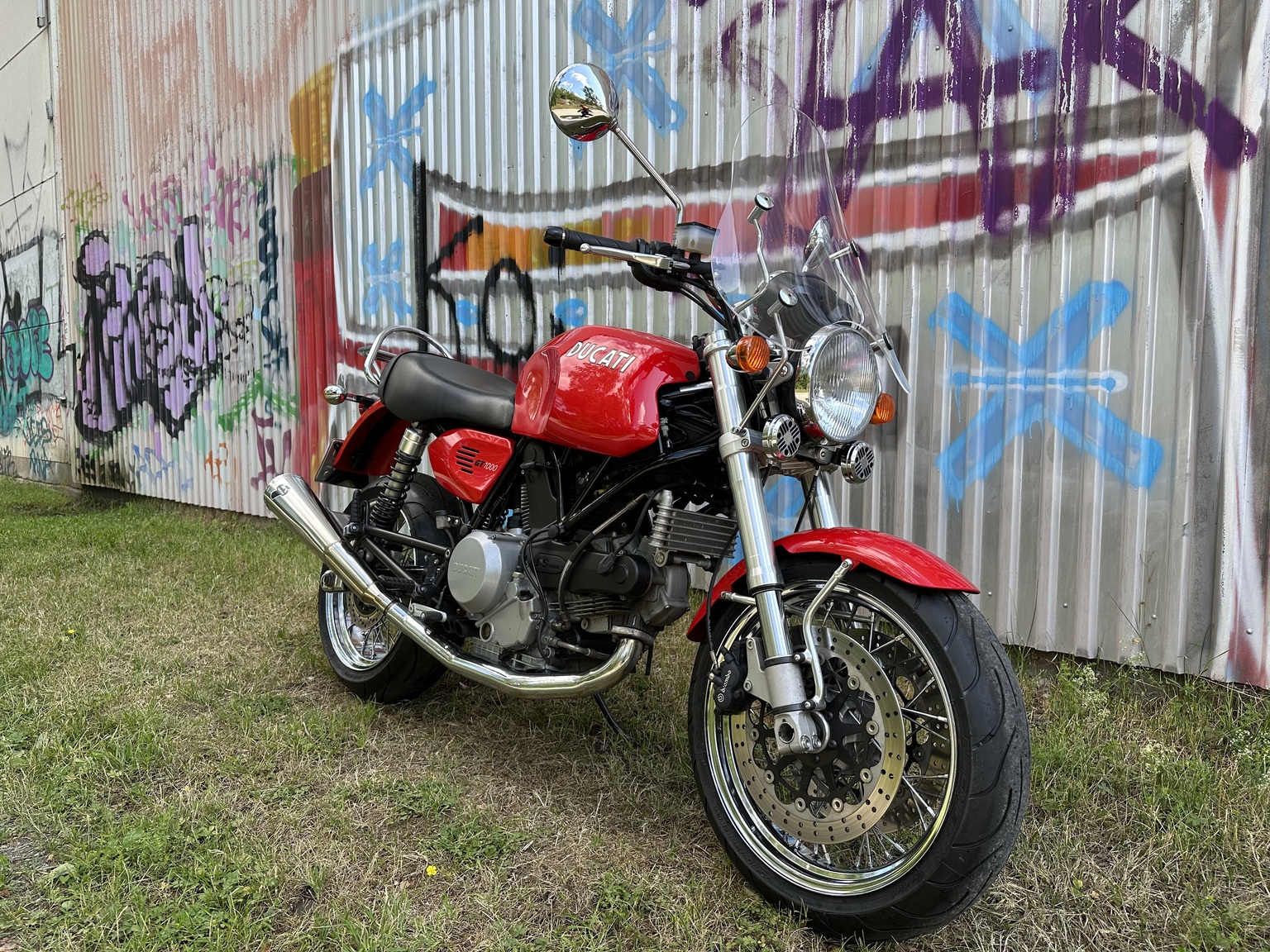 Exterior image of 2006 Ducati 1000 GT