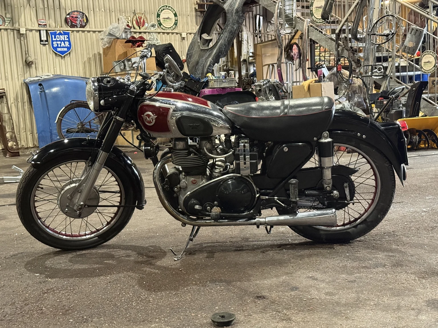 Exteriörbild på 1955 Matchless G 9 (12)