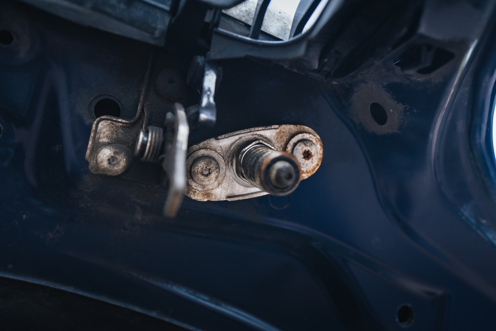 Image of 2003 BMW 330i mechanics