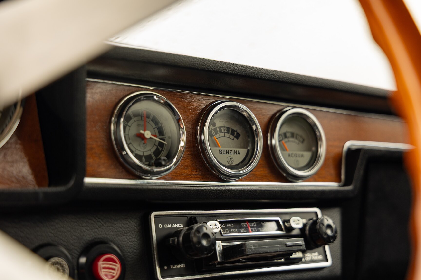 Interior image of 1974 Alfa Romeo Berlina 2000