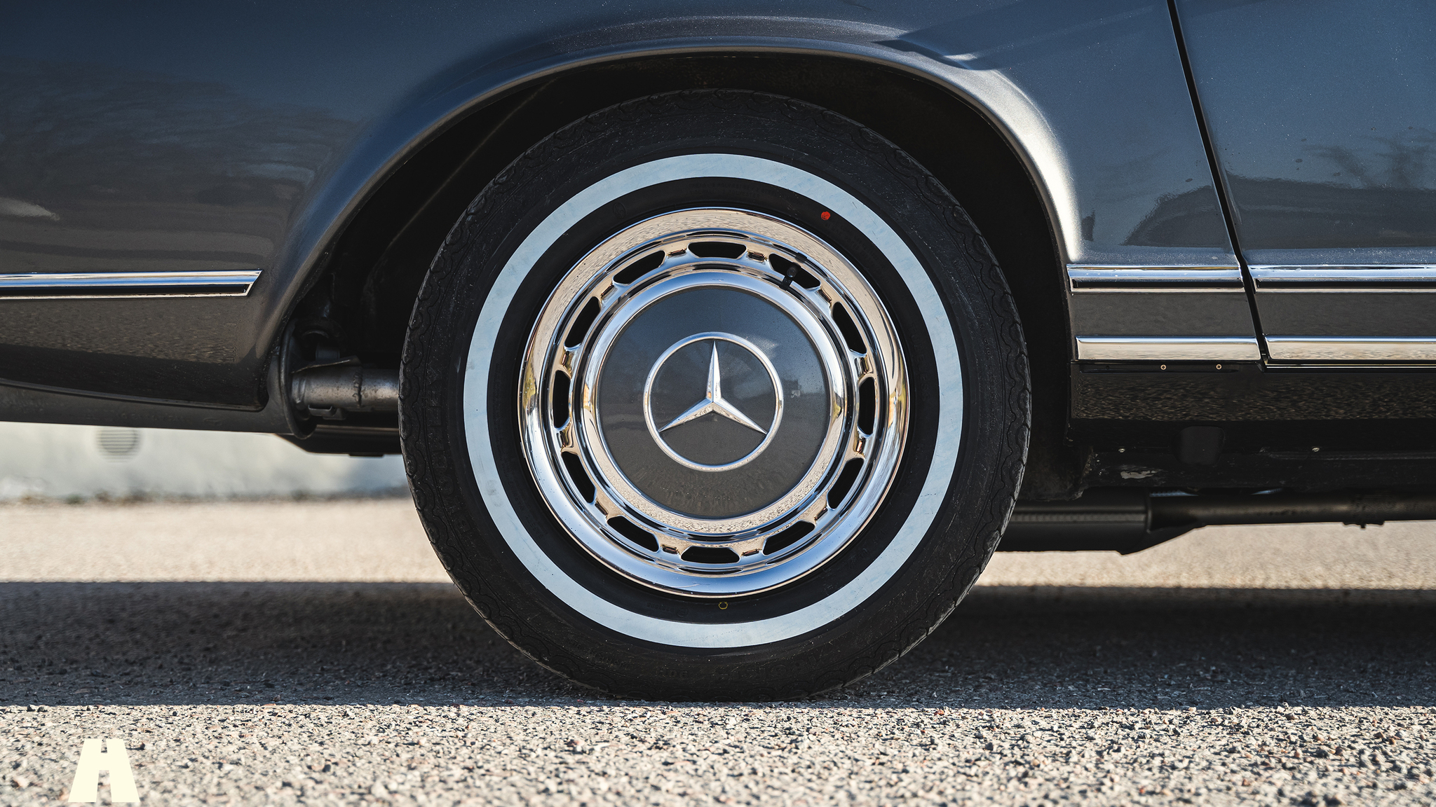 Exterior image of 1970 Mercedes 280 SL Pagoda (43)