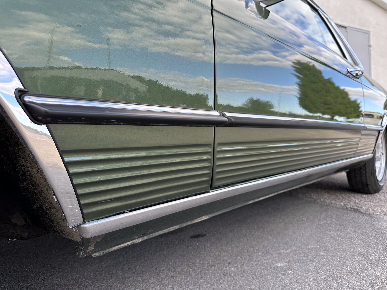 Exterior image of 1974 Mercedes Benz 450 SLC