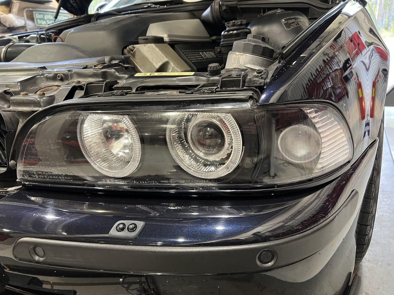 Exterior image of 2003 BMW 540i Touring
