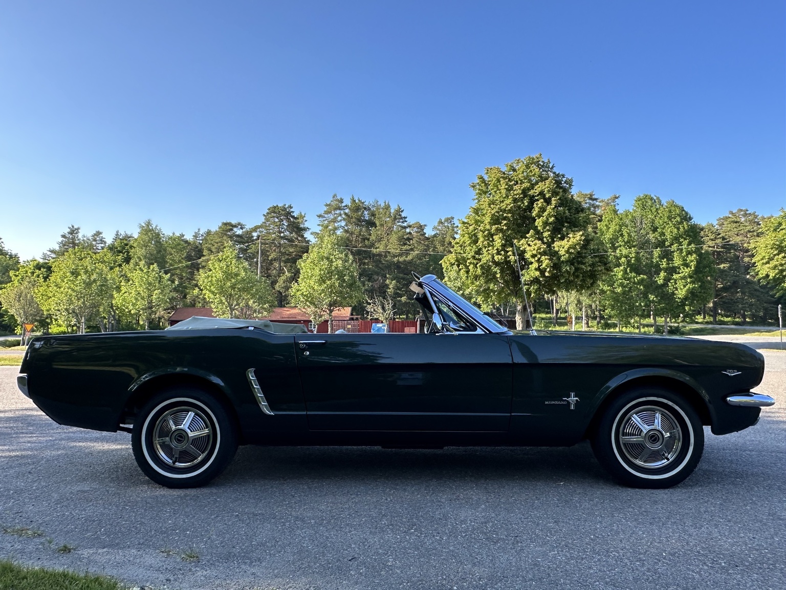 Exteriörbild på 1965 Ford Mustang 289 Cabriolet