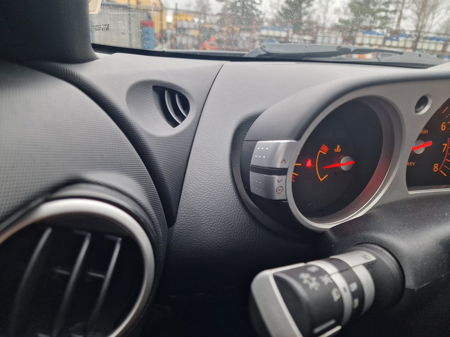 Interior image of 2004 Nissan 350Z