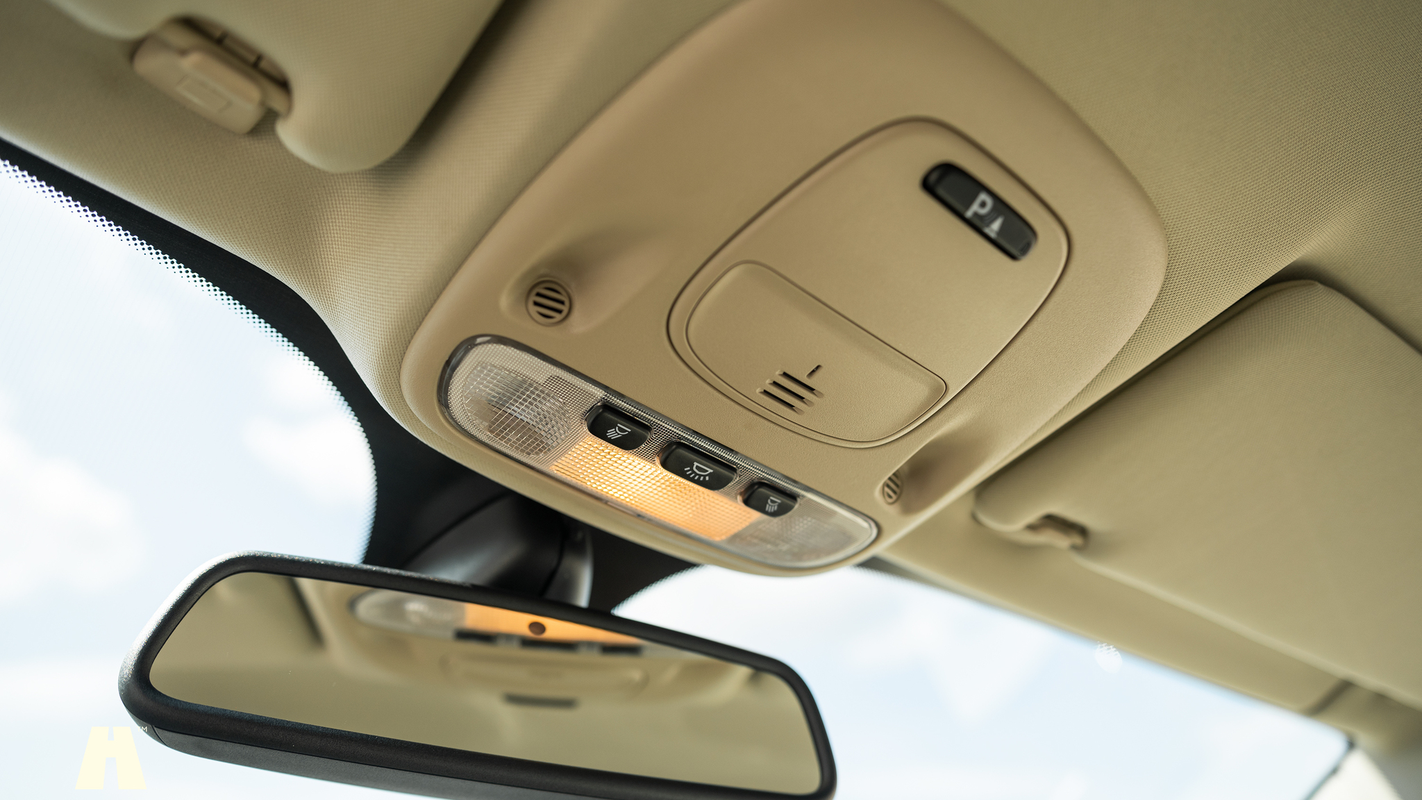 Interior image of 2008 Jaguar XKR (66)