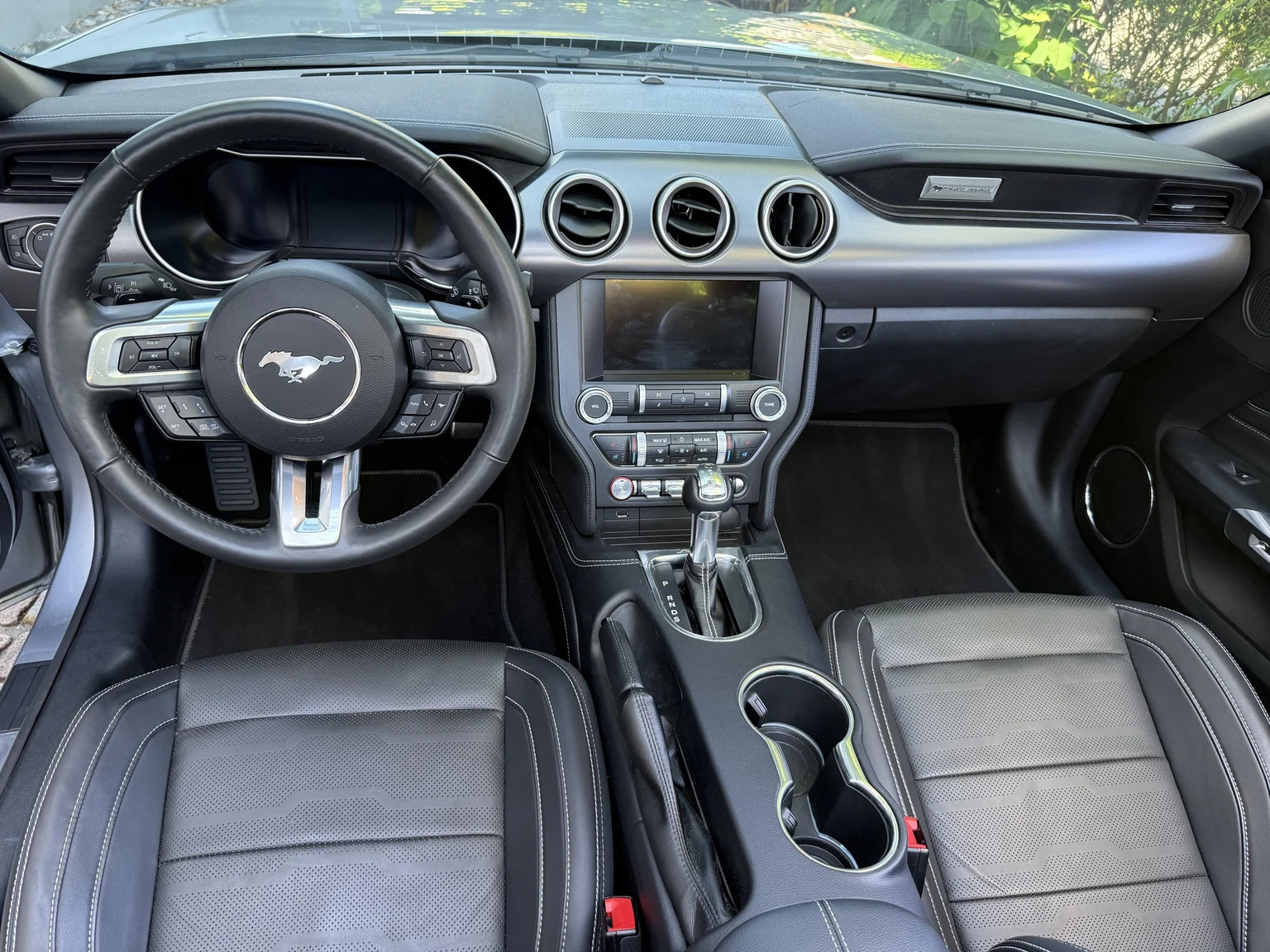Interior image of 2021 Ford Mustang GT Cabriolet (18)