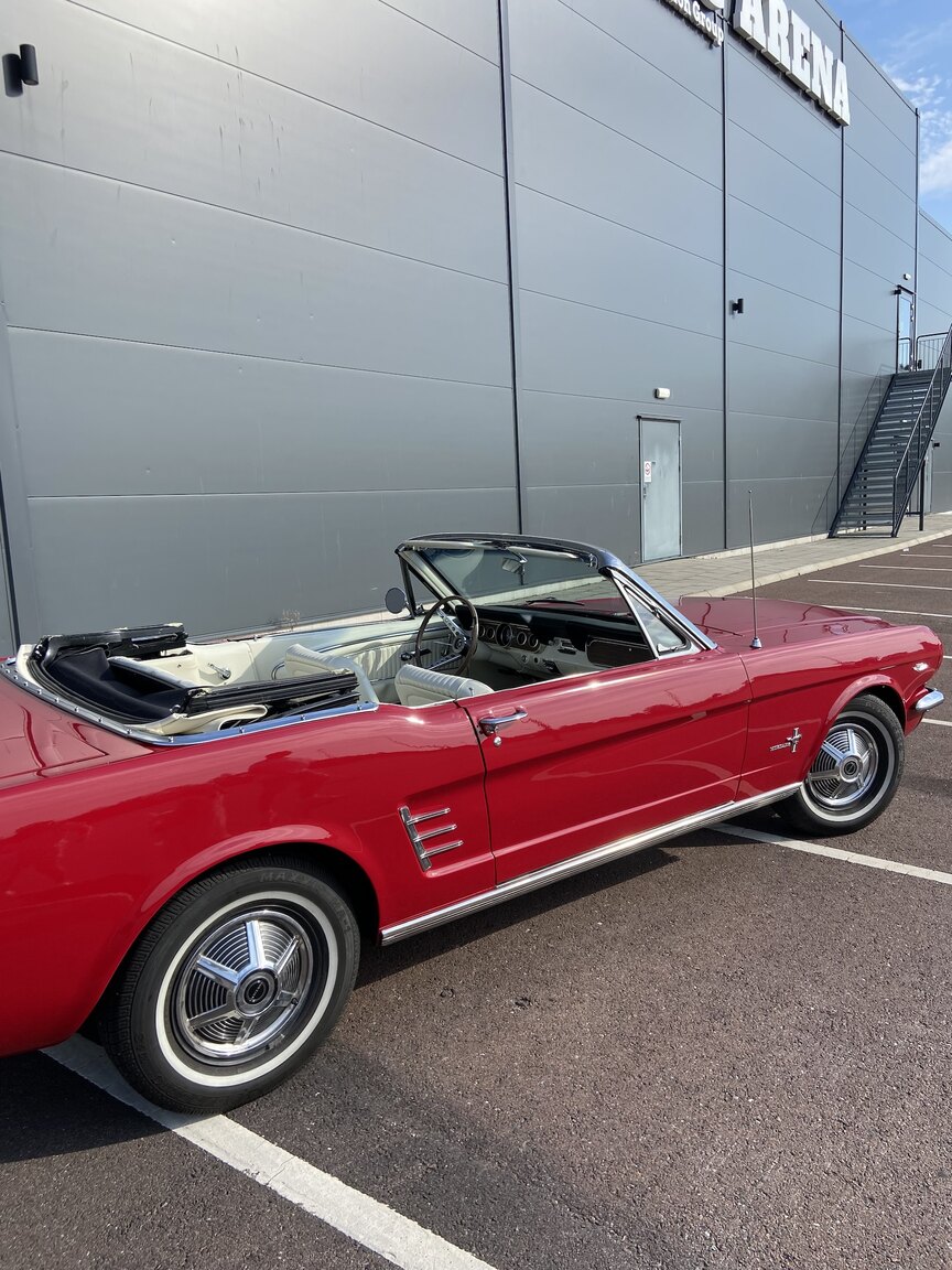 Exteriörbild på 1966 Ford Mustang Convertible
