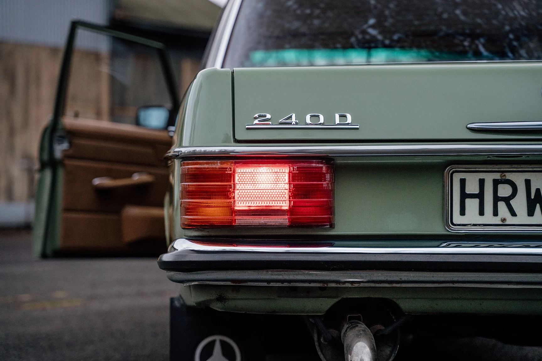 Exterior image of 1975 Mercedes-Benz 240 D 3.0 (33)
